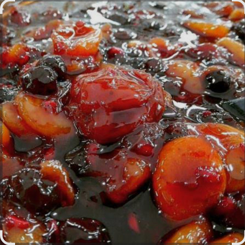 ترشک هفت میوه شامل قیسی زردآلو، آلبالو، آلوچه، آلو بخارا ترش، آب انار،آب آلبالو، آب زرشک